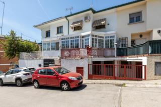 Casa aparellada a Colonia. Casa en venta en torrelodones