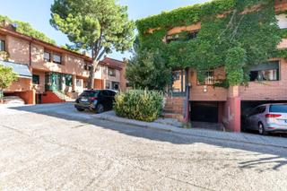 Casa aparellada a Casco Antiguo. Casa en venta en torrelodones