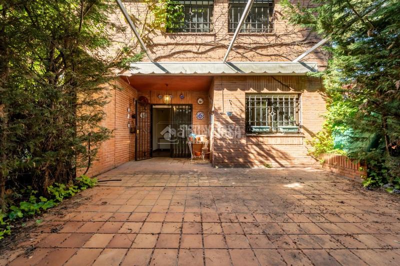 Foto a2a6cf3c-04b3-4357-b96e-b1700d212b86. Casa pareada casa en venta en Casco Antiguo Torrelodones