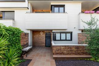 Casa pareada en Centro Comercial-Hospital. Casa en venta en torrelodones