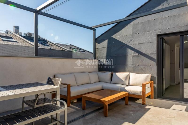 Foto 265328af-327f-45c2-a979-cff952940316. Pis amb calefacció aparcament a Los Robles Torrelodones