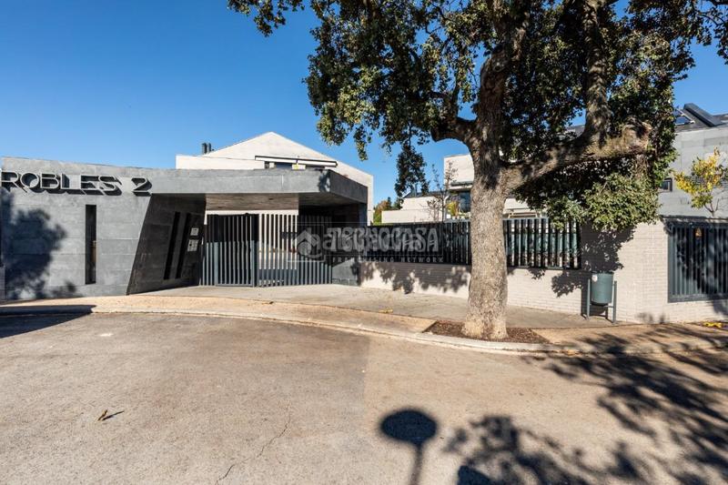 Foto 480e2a69-3995-4c0e-b47e-30a77036738a. Pis amb calefacció aparcament a Los Robles Torrelodones