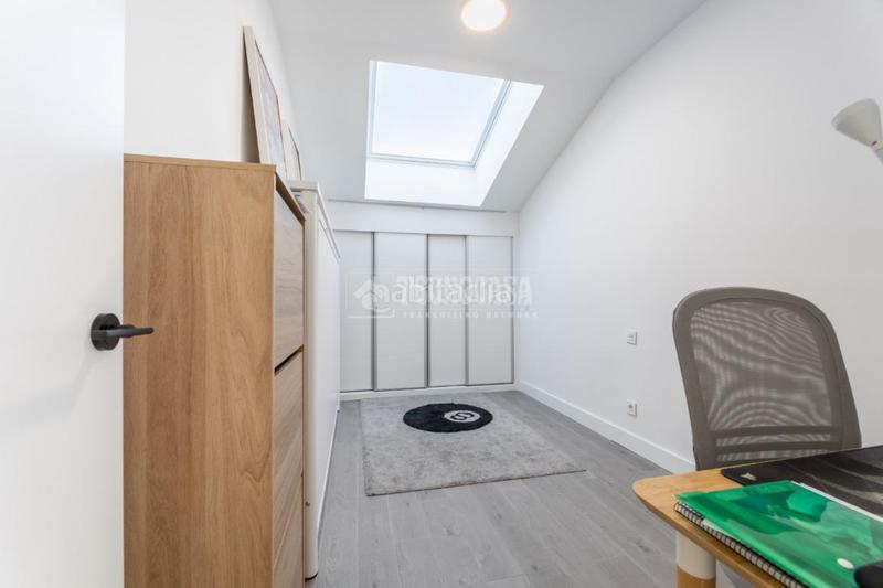 Foto 4bc01c4c-7aab-4fa9-881c-fc11e0e5d691. Pis amb calefacció aparcament a Los Robles Torrelodones