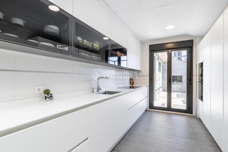 Foto 91047159-6653-407e-be43-ded4855cb779. Pis amb calefacció aparcament a Los Robles Torrelodones