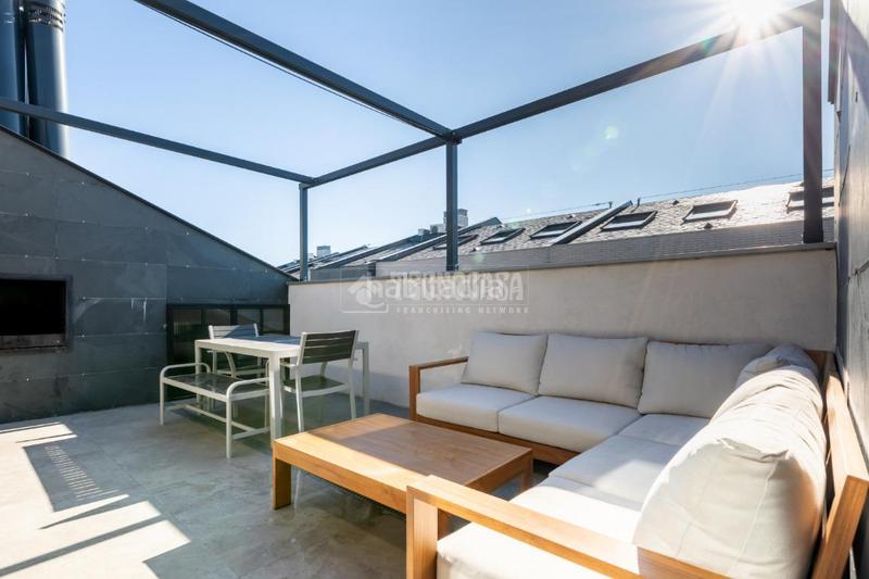 Foto a320803a-bff8-40f9-8f3a-71fa53a9afa3. Pis amb calefacció aparcament a Los Robles Torrelodones