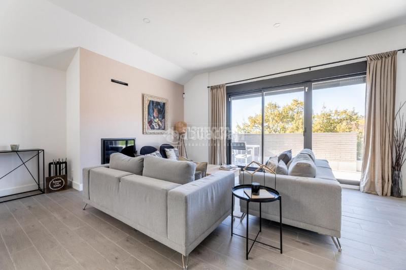 Foto cd31bbcb-c4fc-4ea6-815b-0ca80ddd7518. Pis amb calefacció aparcament a Los Robles Torrelodones