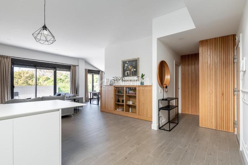 Foto d9a417f6-5e54-4d8b-9005-bdd75fff2ef0. Pis amb calefacció aparcament a Los Robles Torrelodones