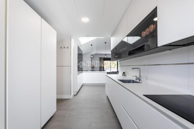 Foto e85a81c4-a96f-4b7e-b4d5-64172b07fa26. Pis amb calefacció aparcament a Los Robles Torrelodones