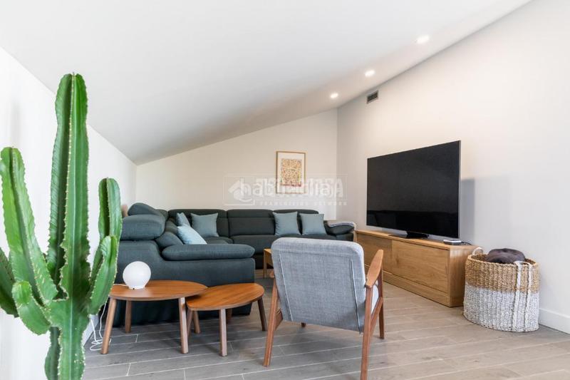 Foto ec7ff7e4-0039-4f1a-bfb5-afe4f140f467. Pis amb calefacció aparcament a Los Robles Torrelodones