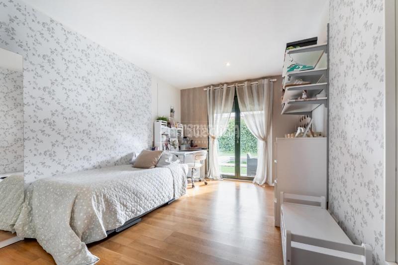 Foto 28c4ccc1-4ee1-4aa8-8056-ab5a43e7e8b0. Casa aparellada amb calefacció aparcament piscina a Torrelodones