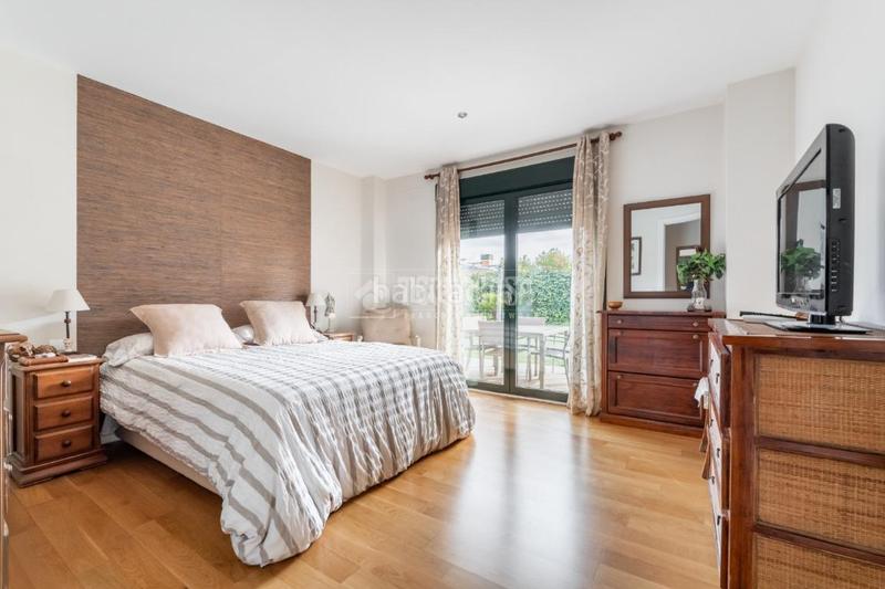 Foto 40d3c63b-c5f2-4bad-976c-5aea5d12b271. Casa aparellada amb calefacció aparcament piscina a Torrelodones