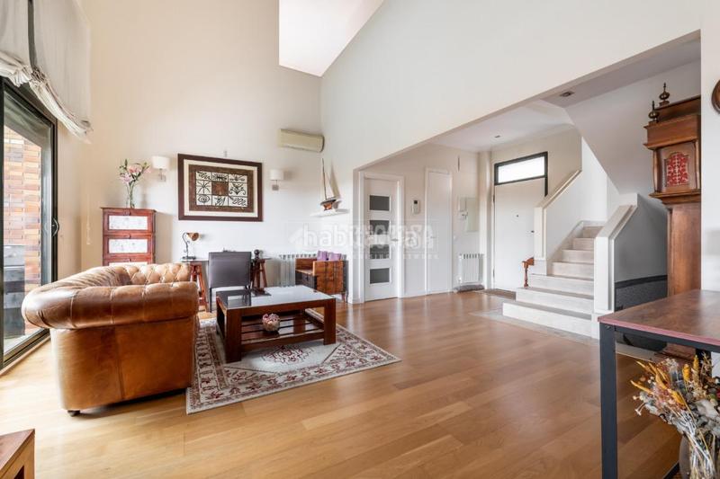 Foto 576a3287-feb6-4d7b-bc9e-d48a16d981e4. Casa aparellada amb calefacció aparcament piscina a Torrelodones