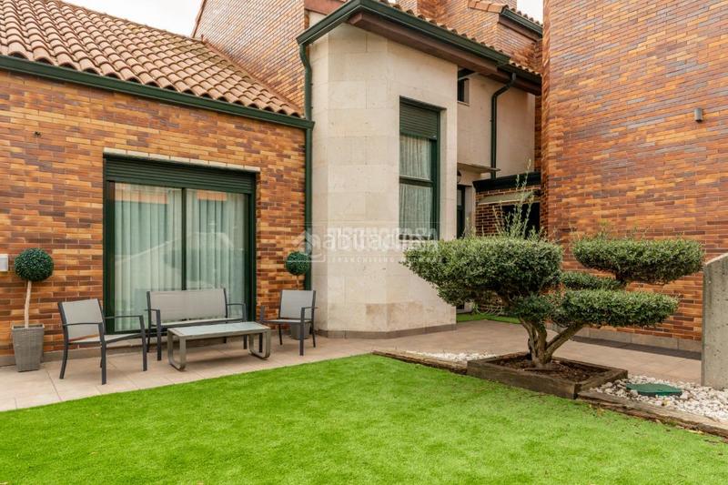 Foto 8713c501-bb63-4efa-bf16-adf28c728a78. Casa aparellada amb calefacció aparcament piscina a Torrelodones