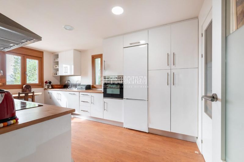 Foto 0a73859e-d91e-4869-b465-1b38fd1c0fcd. Casa amb calefacció aparcament piscina a Colonia Torrelodones