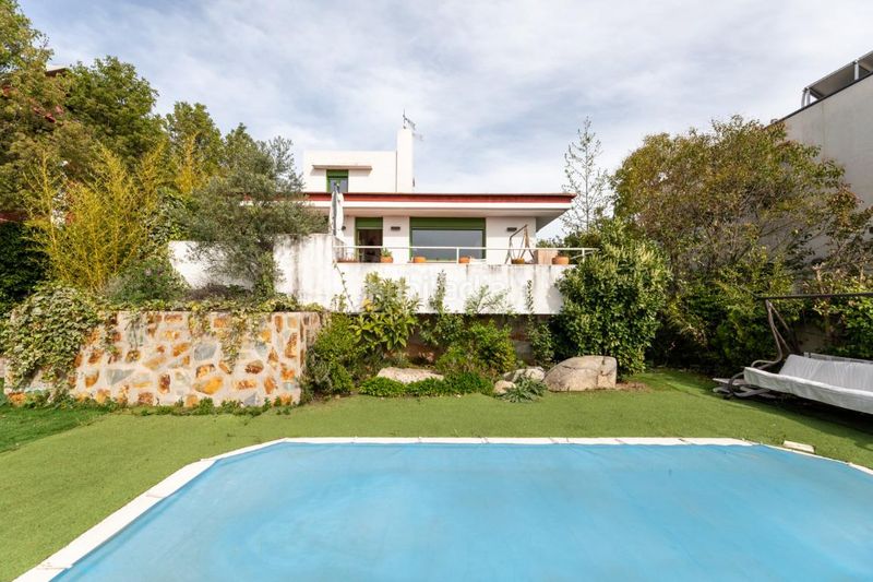 Foto 1e8a5f17-cd78-4a40-93b4-4eeb02e883a9. Casa amb calefacció aparcament piscina a Colonia Torrelodones