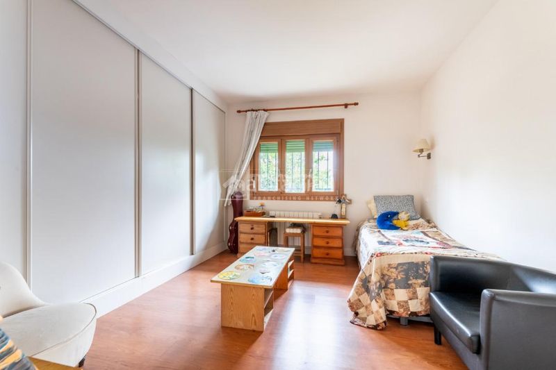 Foto 23f2c010-2ec9-49f0-b57c-97bb44530257. Casa amb calefacció aparcament piscina a Colonia Torrelodones