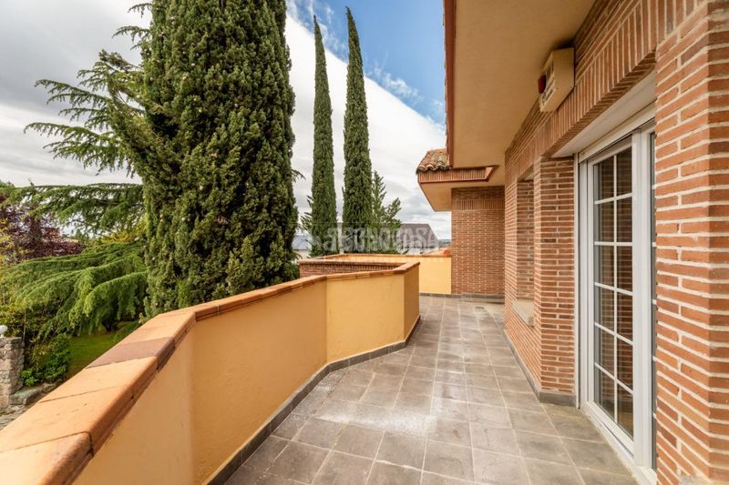 Foto 1fcb9550-c99b-42d0-8567-7f7db8fa34d3. Casa amb calefacció piscina a Los Robles Torrelodones
