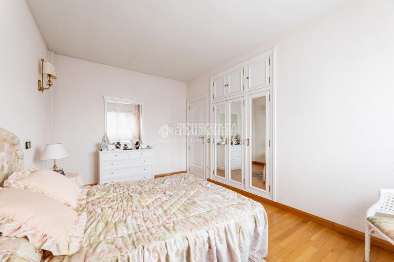 Foto 458f428c-f508-47ce-b009-40da2b8d84df. Casa amb calefacció piscina a Los Robles Torrelodones