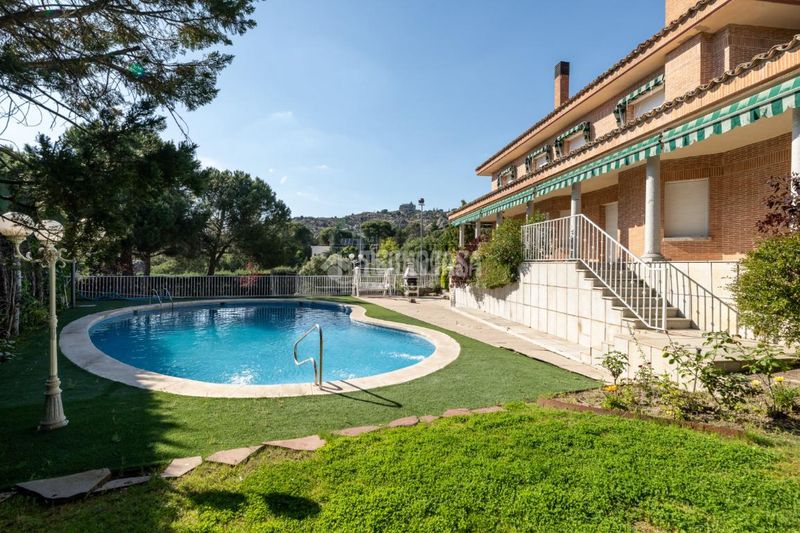 Foto 81a0844a-3074-482d-9181-5b4b3a50ef73. Casa amb calefacció piscina a Los Robles Torrelodones