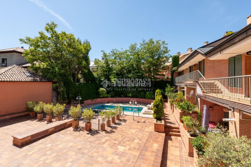 Foto 4c348e17-0458-450b-b1e5-9a02563edf0b. Flat with heating pool in Casco Antiguo Torrelodones