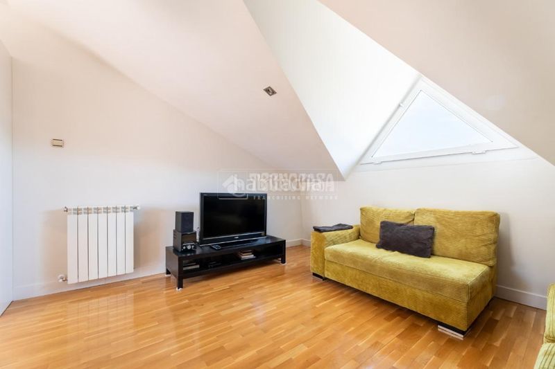Foto e2bf5a4e-4906-421b-81ce-c97910855206. Flat with heating pool in Casco Antiguo Torrelodones