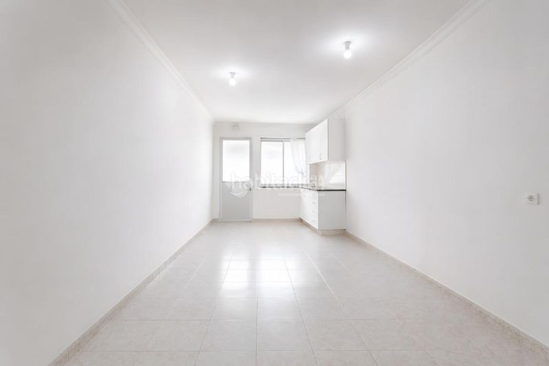 Foto cb6a749d-cb47-42b0-837b-46bd870fdae5. Local comercial amb calefacció a Colonia Torrelodones