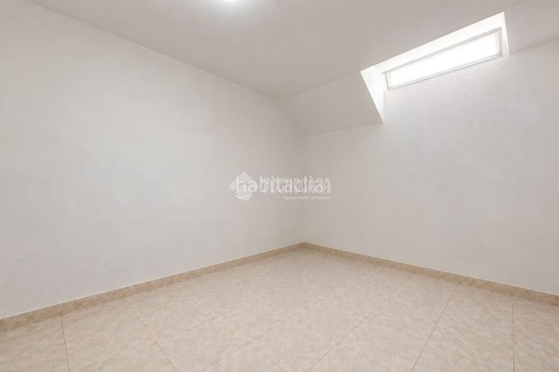 Foto f0325652-7496-43e8-8823-07b6823eeebc. Local comercial amb calefacció a Colonia Torrelodones