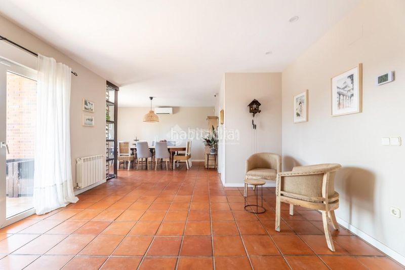 Foto 48c8e3d3-e58b-42fd-929e-ba53bfd56976. Casa amb calefacció aparcament a Las Marías Torrelodones