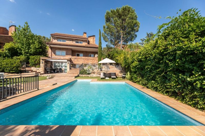 Foto a04125f4-56a3-4778-8f63-831626a6f45a. Casa amb calefacció aparcament a Las Marías Torrelodones