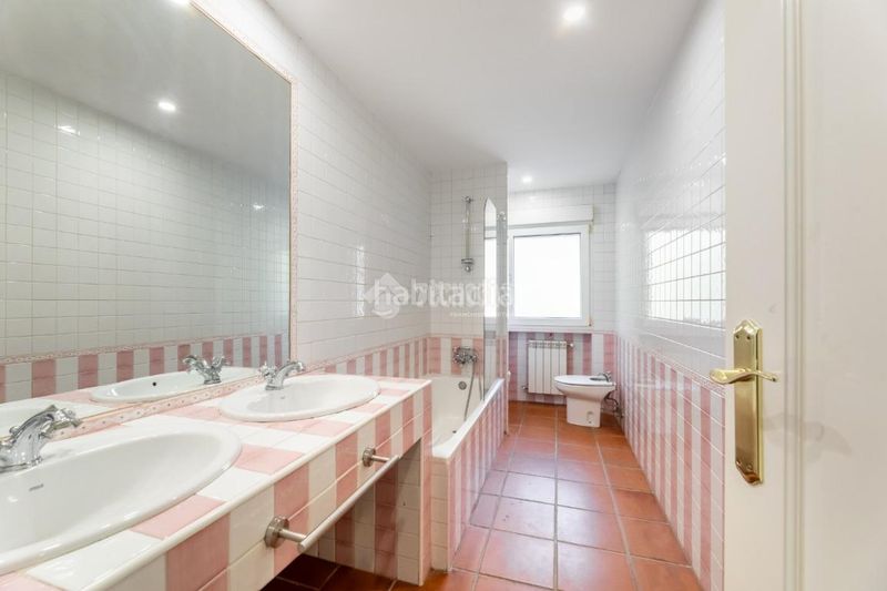 Foto c2e65ff2-92d1-4a73-b7bd-de2f2a367164. Casa amb calefacció aparcament a Las Marías Torrelodones