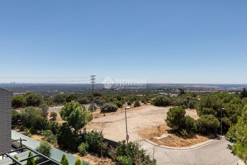 Foto ff6d35ea-dc5e-4ac8-b2b2-772d85020c3d. Pis amb calefacció aparcament piscina a Los Robles Torrelodones