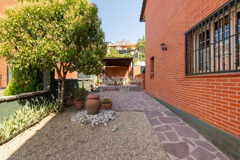 Foto 8a8dcfef-9803-4fdc-ac76-5b4c9b4642f1. Casa aparellada amb calefacció aparcament a Centro Comercial-Hospital Torrelodones