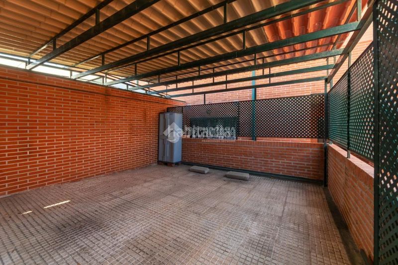 Foto cf1cfd81-2345-4c05-af47-1686b2217471. Casa aparellada amb calefacció aparcament a Centro Comercial-Hospital Torrelodones