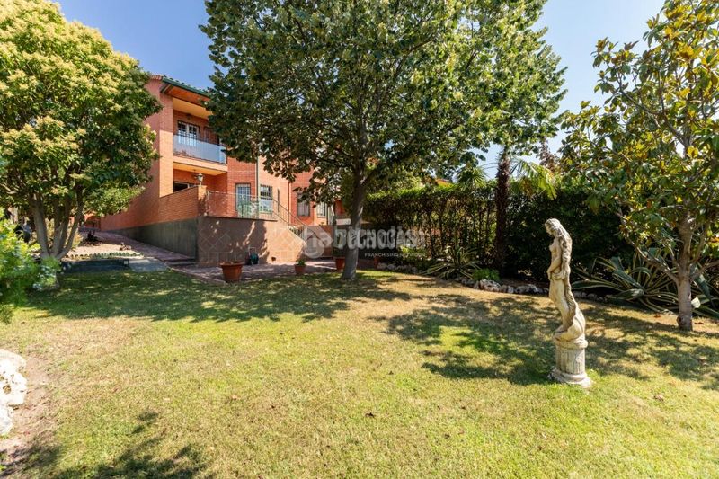 Foto d0d2fc9f-3d30-48e8-9814-a36719cbf698. Casa aparellada amb calefacció aparcament a Centro Comercial-Hospital Torrelodones