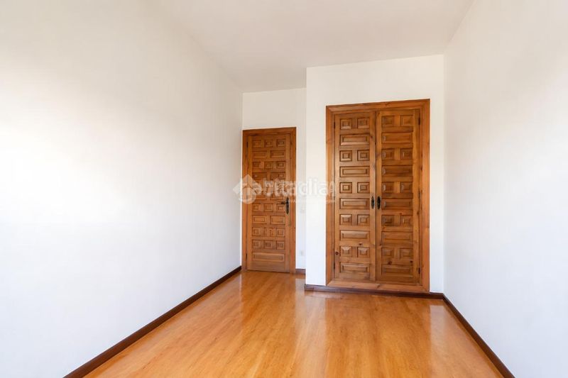 Foto 4cc97ee3-2678-40d9-8509-518114497c99. Casa aparellada amb calefacció aparcament piscina a Torrelodones