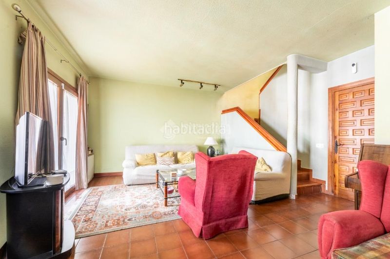Foto 8202ce90-2cb2-4851-9517-fe2ce4208740. Casa aparellada amb calefacció aparcament piscina a Torrelodones