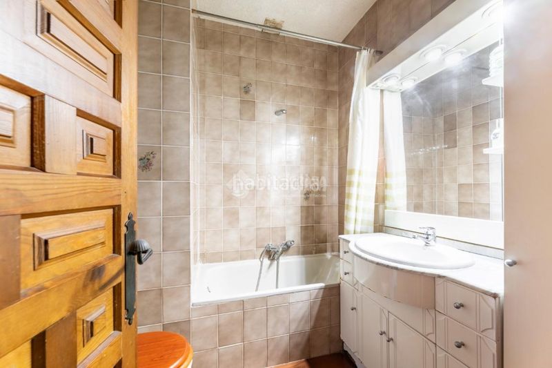 Foto bdf99656-79d8-4876-912e-138180930ffc. Casa aparellada amb calefacció aparcament piscina a Torrelodones