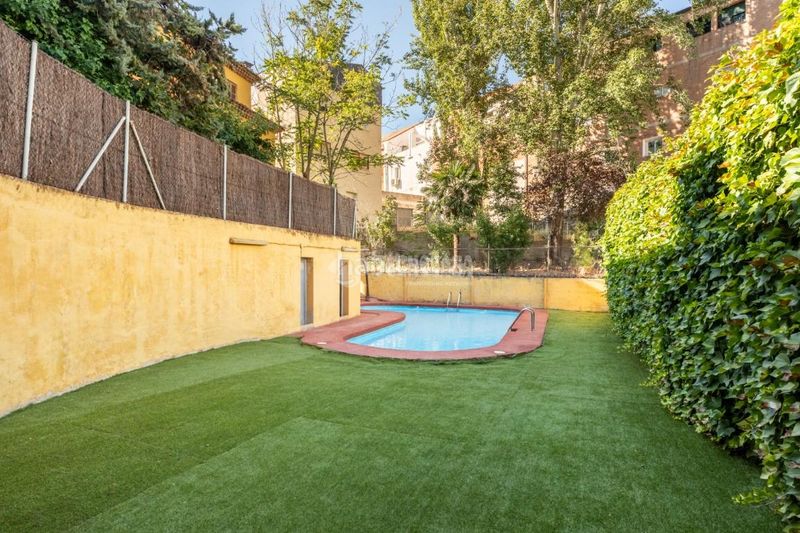 Foto de918165-d05a-4e31-aa98-17b65fc5ac41. Casa aparellada amb calefacció aparcament piscina a Torrelodones