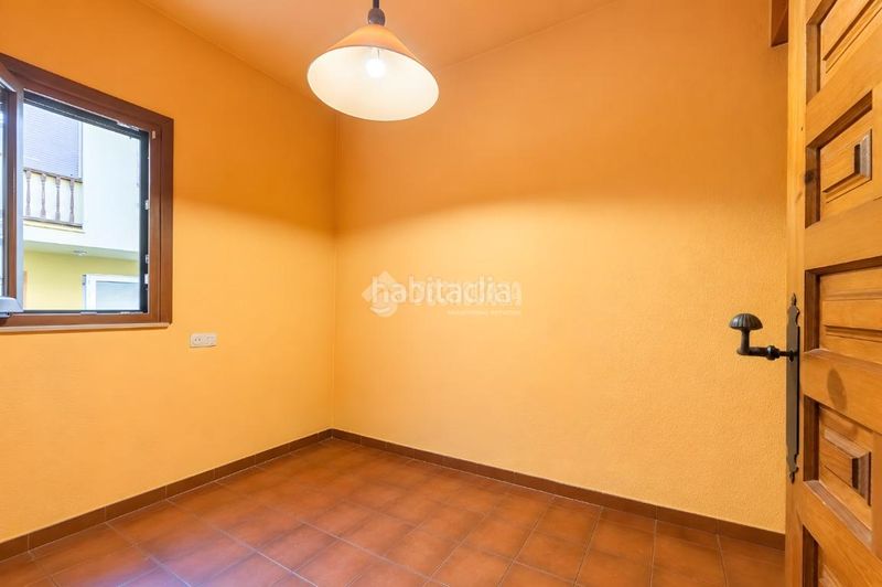 Foto f842f57f-6eda-45d1-baf7-8e375aeba849. Casa aparellada amb calefacció aparcament piscina a Torrelodones