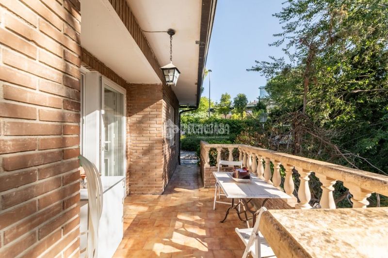 Foto 642a244b-b93f-4e42-a3e5-f261db2add34. Casa amb calefacció aparcament piscina a Los Robles Torrelodones