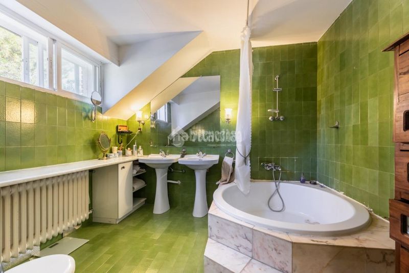 Foto a16df02d-15ab-4790-a985-80e39a561082. Casa amb calefacció aparcament piscina a Los Robles Torrelodones