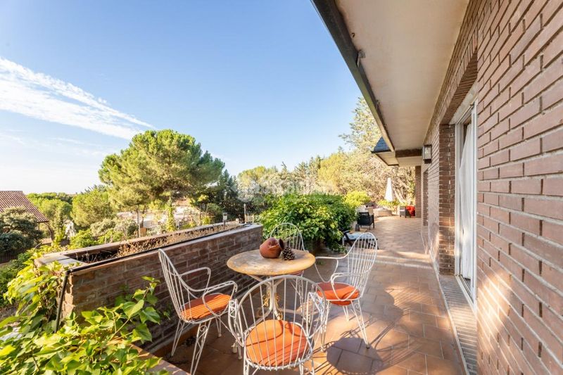 Foto c63ae4de-5d6d-46a6-8b1f-c396b95461bf. Casa amb calefacció aparcament piscina a Los Robles Torrelodones