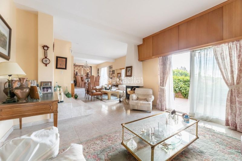 Foto e8b3a218-9753-42ba-8694-136d91f4aa6a. Casa amb calefacció aparcament piscina a Los Robles Torrelodones