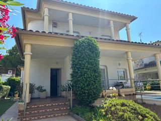 Maison  Mercè rodoreda. Exclusiva casa aislada en el centro de cubelles!!!