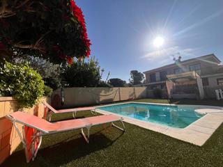 Casa aparellada a Fondo Somella. Oportunidad casa pareada con piscina