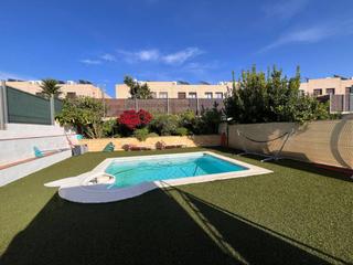 Casa aparellada a Fondo Somella. Oportunidad casa pareada con piscina