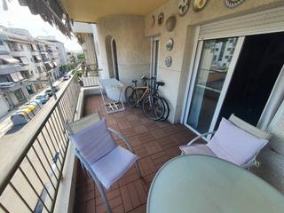 Appartement à Les Roquetes. Amplia vivienda de 4 dormitorios y terraza