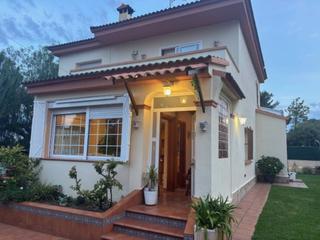Casa  Mar de bering. Oportunidad casa unifamiliar aislada de estado impecable!