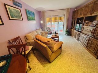 Appartement à Pare garí 7. Piso para entrar a vivir junto fábrica nova