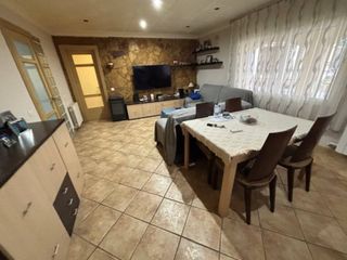 Country house in Nord. Chalet rústico en mas ricart, junto cámping vilanova park, vilan